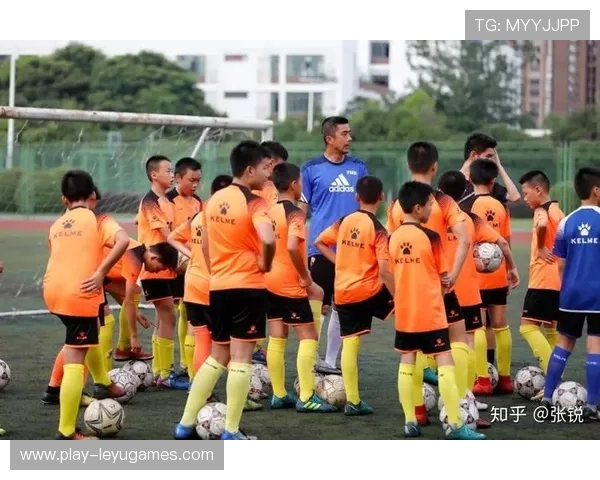 俱乐部推行球员双重职业发展计划支持退役转型，业余球队管理制度