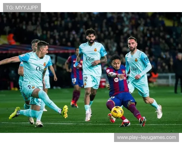 巴萨防线再次出现漏洞，球队面临欧冠出线考验，巴萨在欧冠